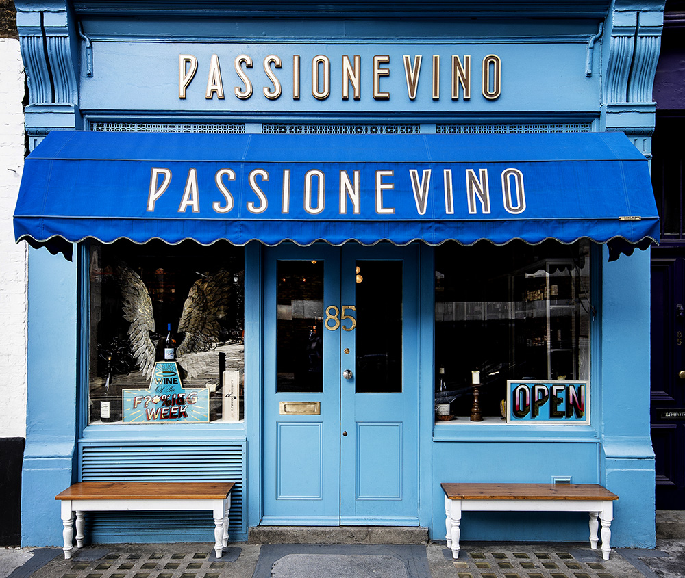 Passione Vino Wine shop bar 