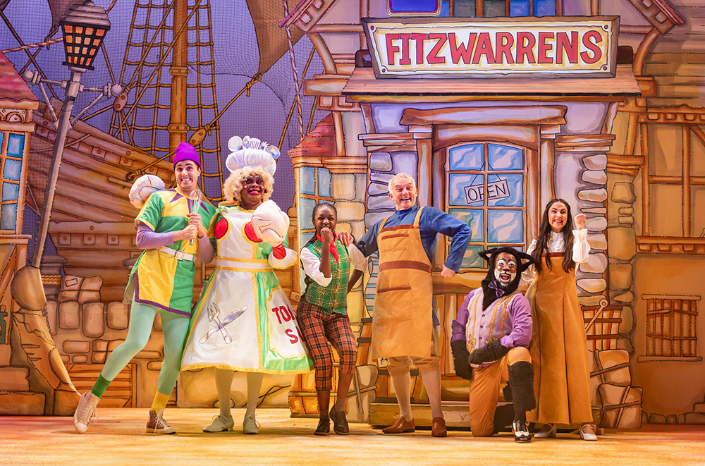 Hackney Empire, Dick Whittington pantomime, Clive Rowe and cast