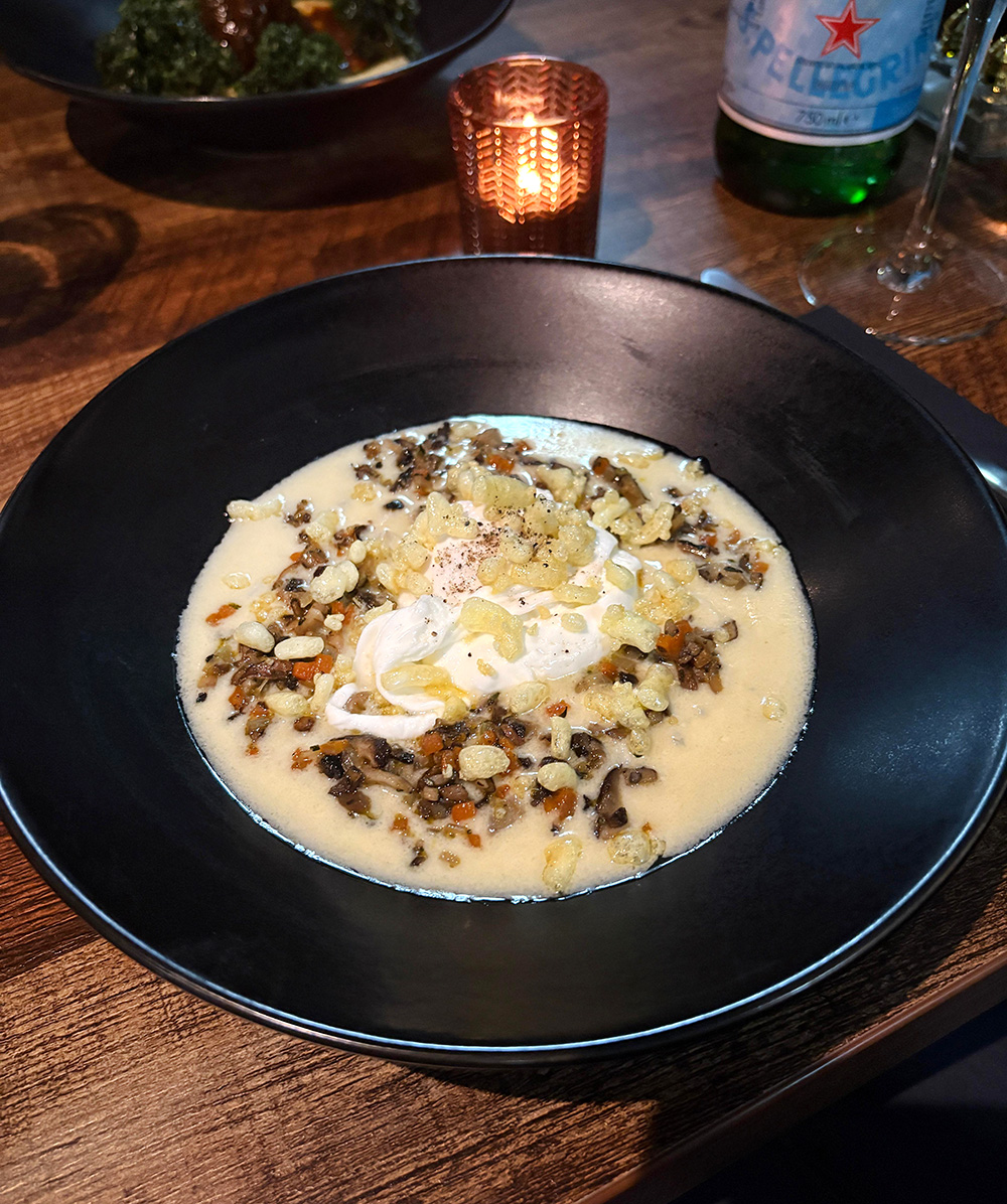 hoax italian estaurant and bar haggerston hackney