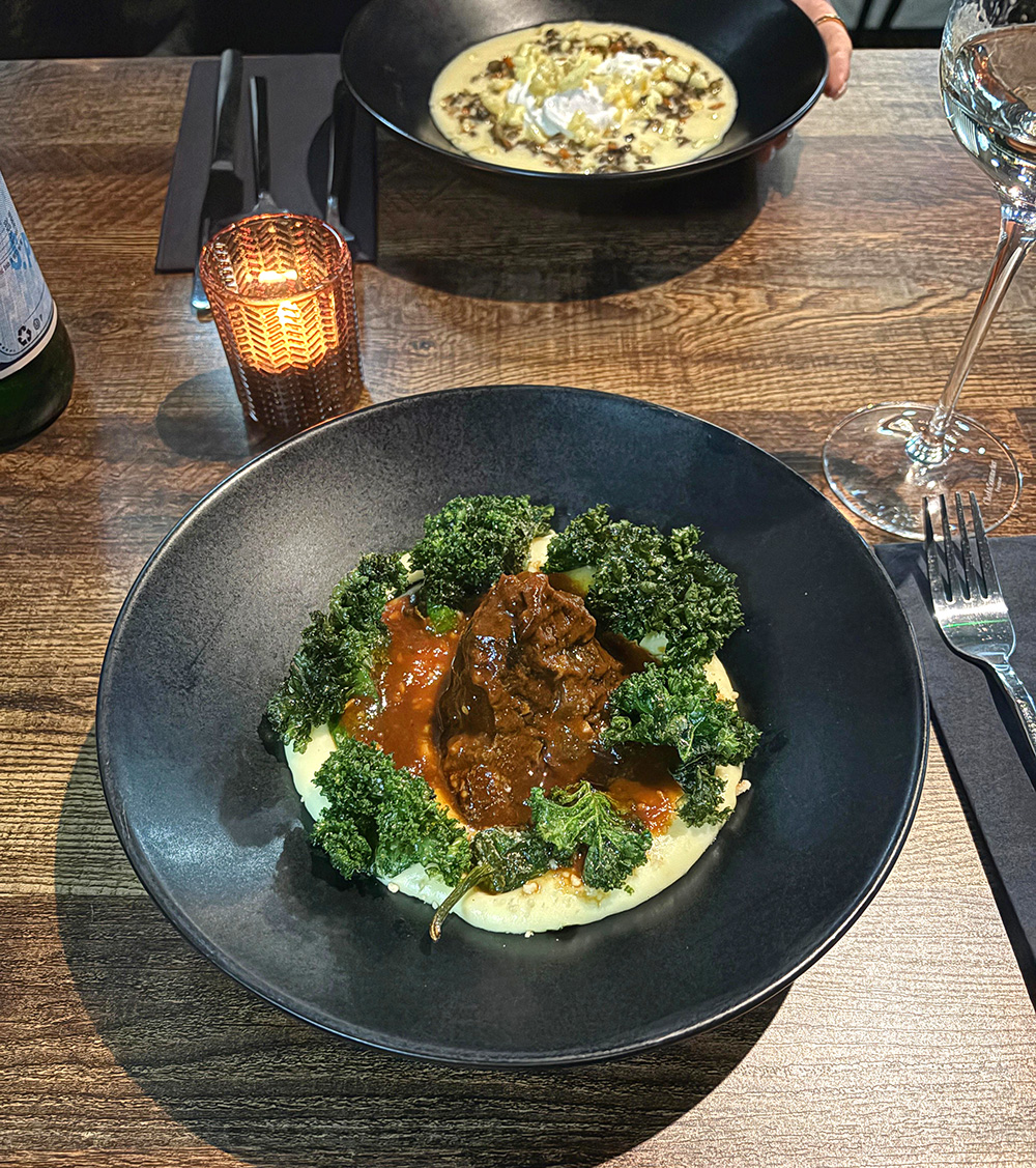 hoax italian estaurant and bar haggerston hackney