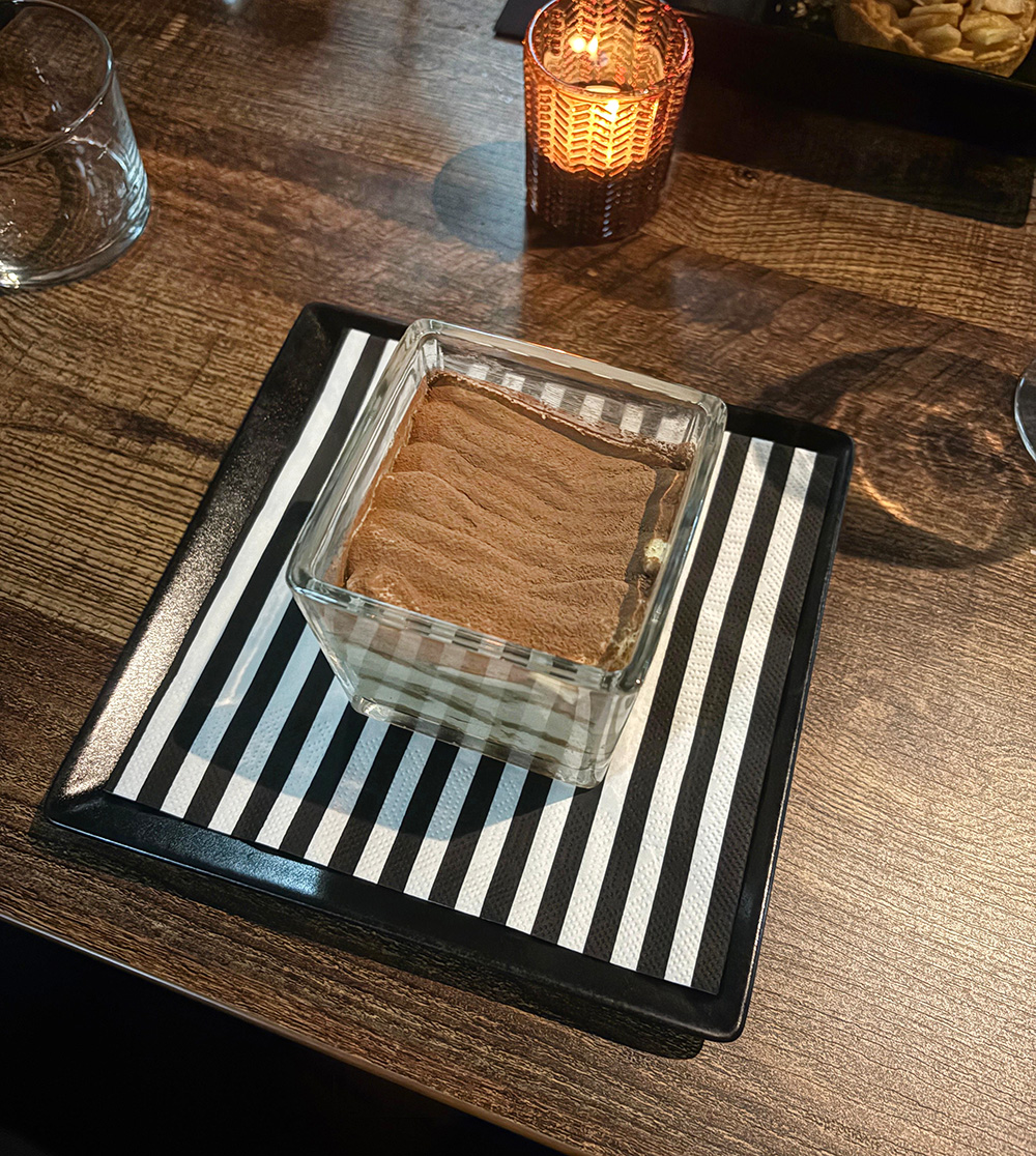 hoax italian estaurant and bar haggerston hackney