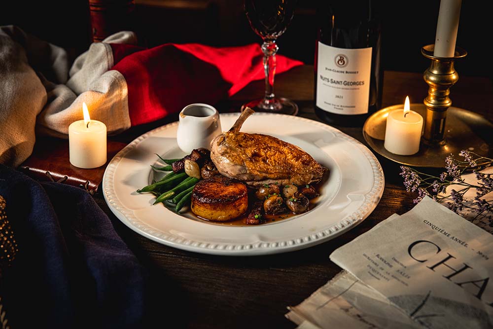 chat noir immersive dining show london coq au vin dinner